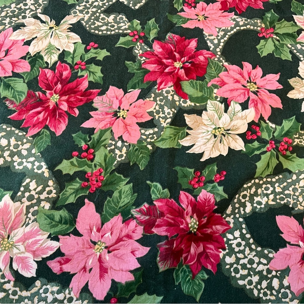 Floral poinsettia Holiday Tablecloth - Picture 3 of 5
